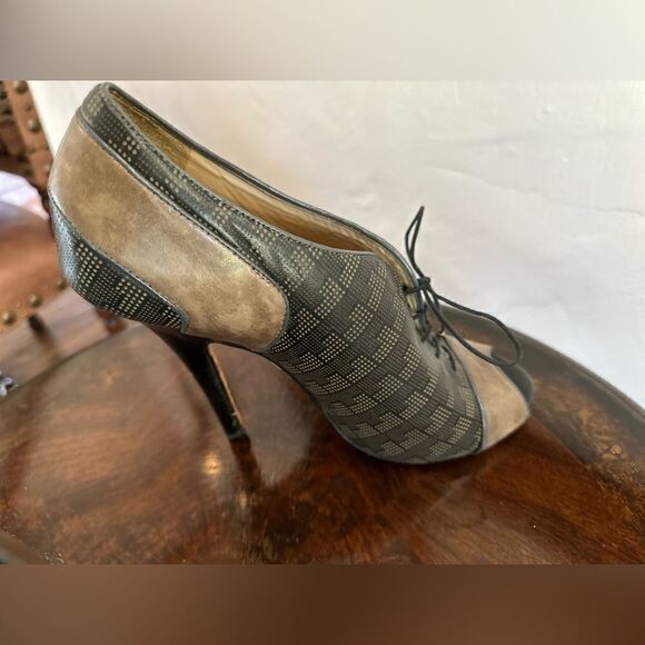 L.A.M.B heels size 9 - Picture 5 of 8